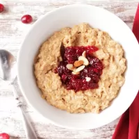 Porridge proteic cu proteina hidrolizata, fulgi de ovaz, merisoare si fulgi de migdale
