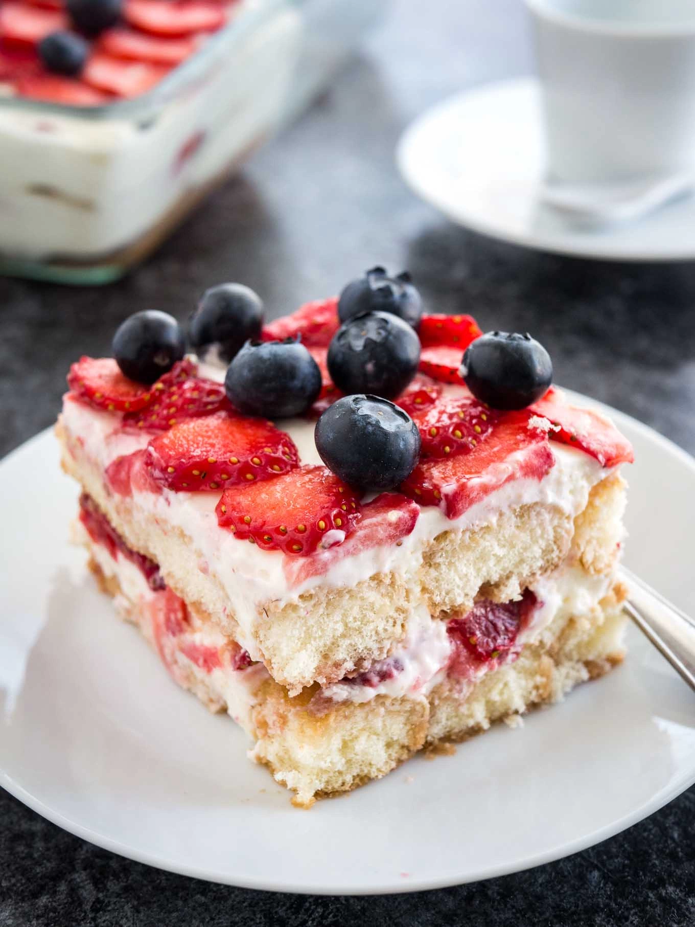 Tiramisu cu fructe de padure