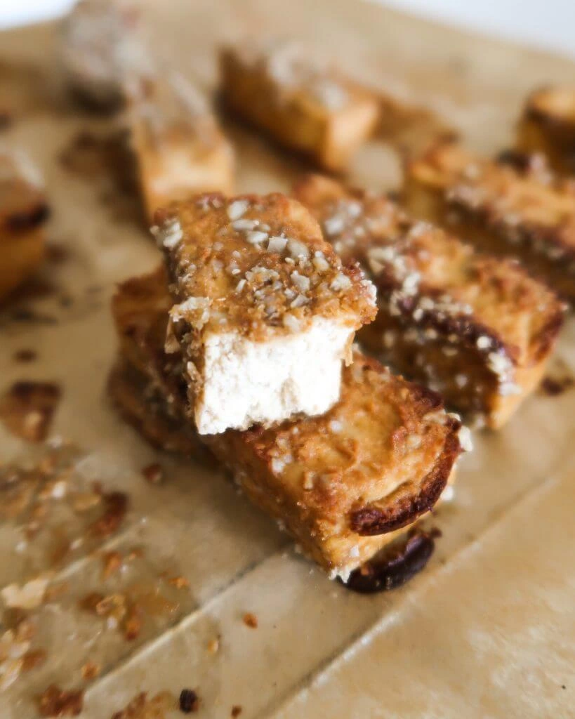 Bastonase de tofu la cuptor cu sos tahini