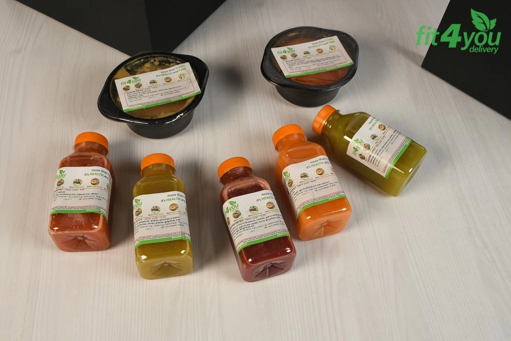Smoothie cu fructe de padure, curmale, goji si seminte de chia