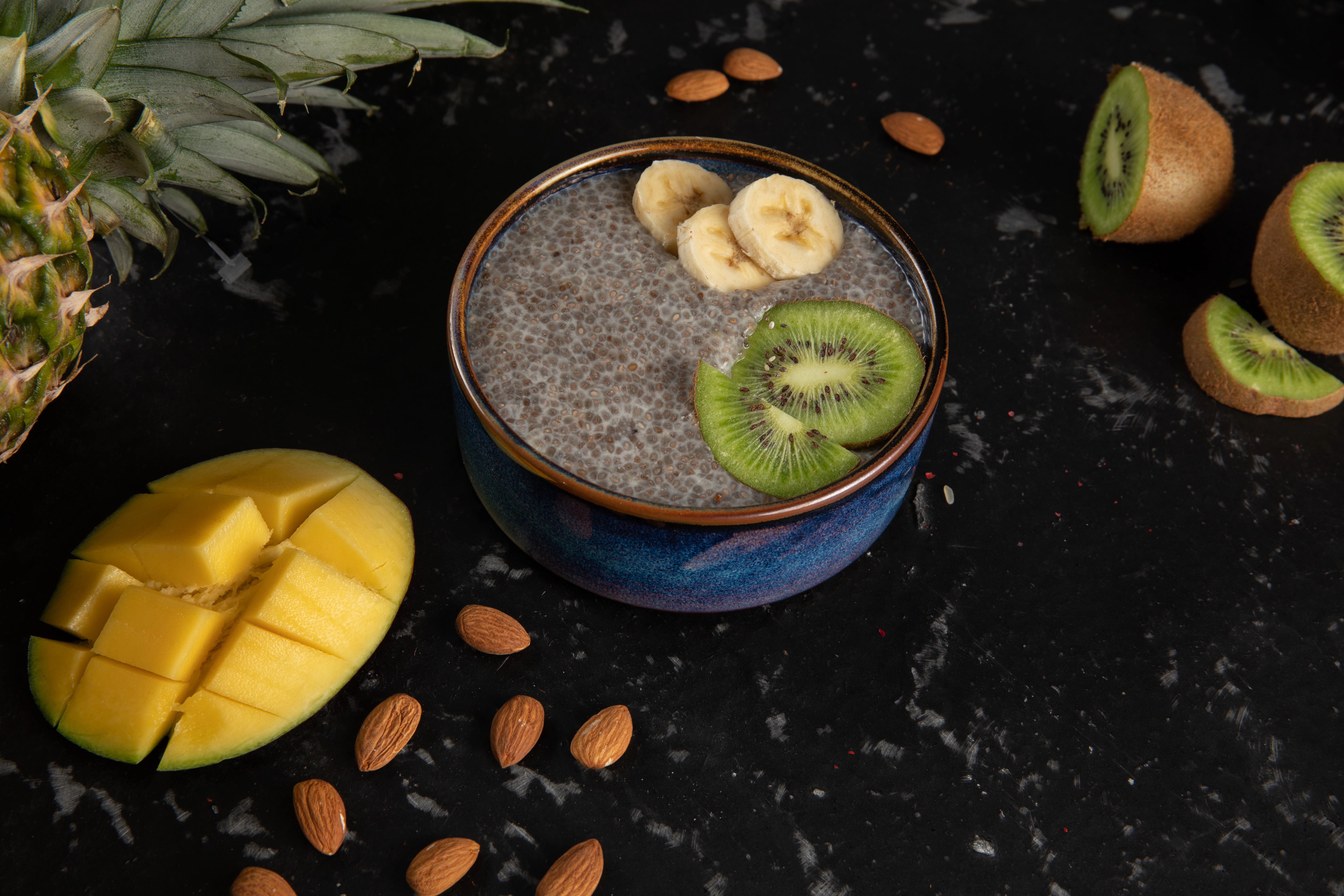 Budinca de chia cu mango, kiwi si banana