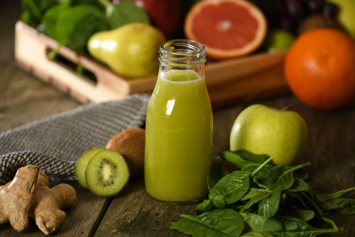 Green Spicy Juice (Suc verde picant) cu kiwi, mar, baby spanac si ghimbir