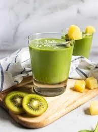 Suc cu ananas, kiwi si lamaie