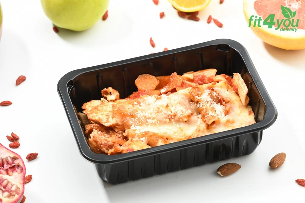 Penne integrale cu pui si sos rosu la cuptor