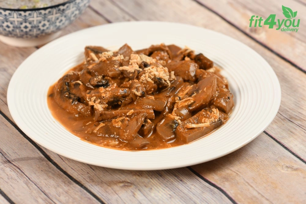 Gulas vegan cu tofu si ciuperci