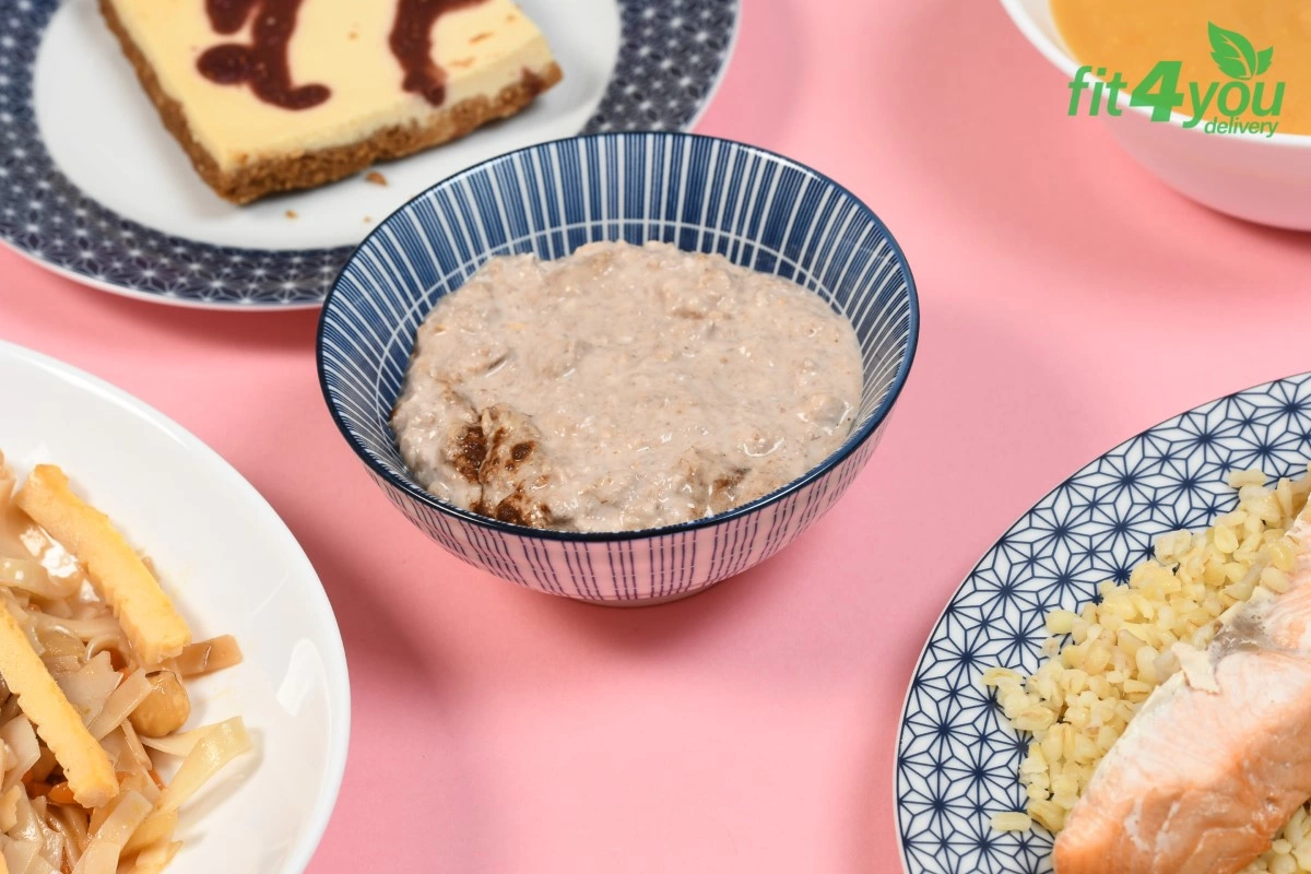 Porridge cu banana, lapte proaspat, nuci si scortisoara