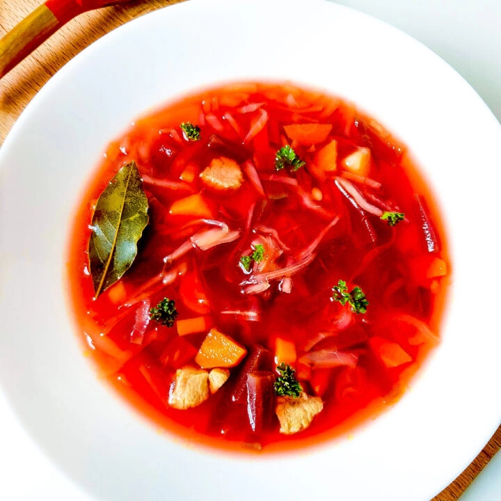 Bors vegan rusesc de sfecla rosie