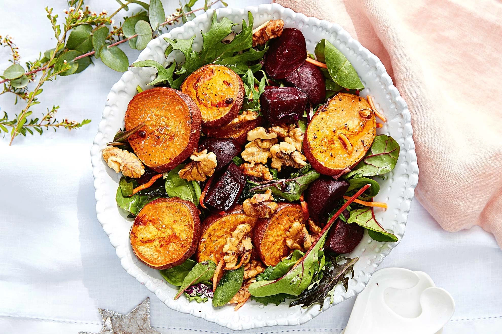 Salata de sfecla rosie coapta, cartof dulce si migdale