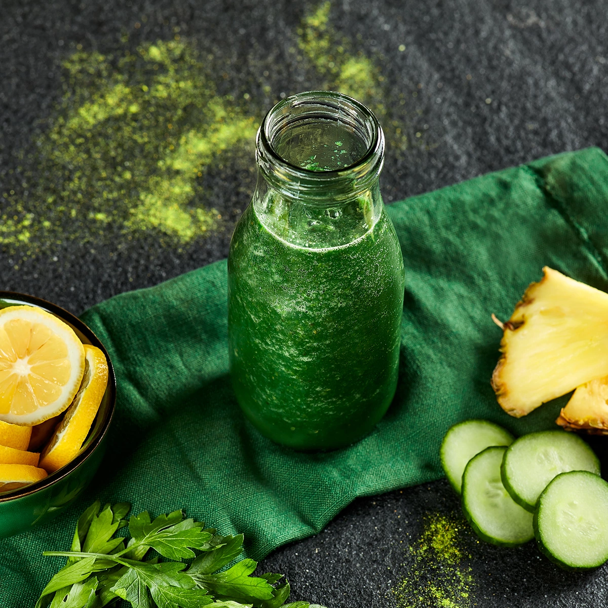 Suc detox cu spirulina si ananas