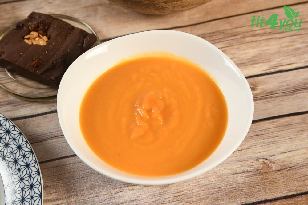 Supa crema de morcovi cu lapte de cocos, ghimbir si turmeric