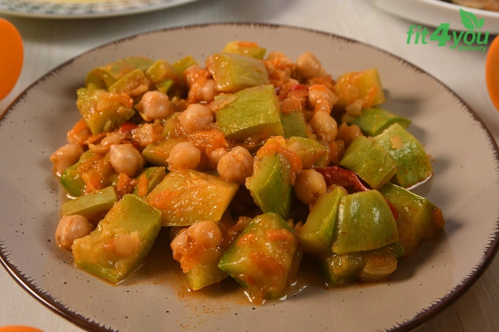 Mancare de dovlecei cu naut si legume