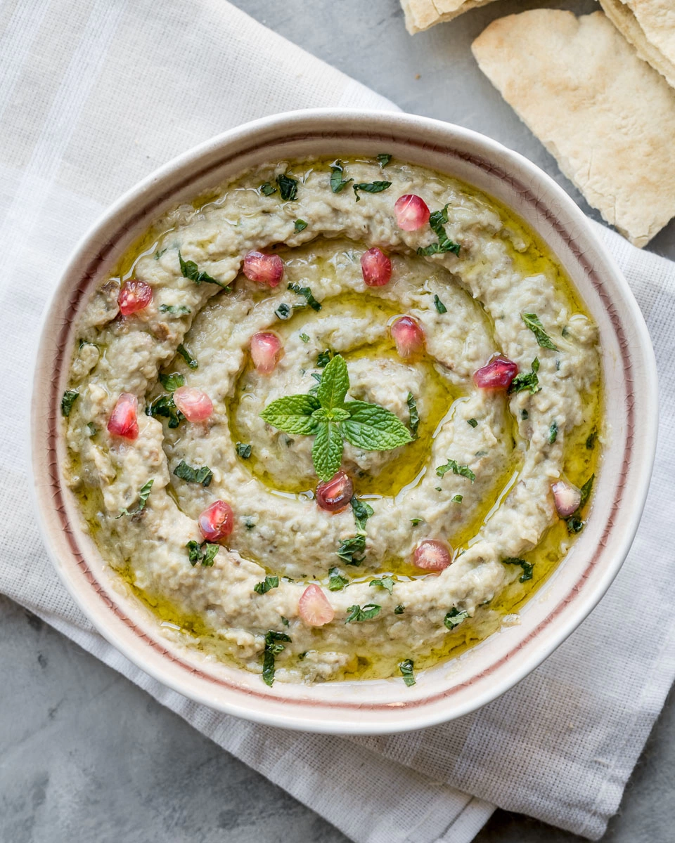 Salata Baba Ghanoush cu crackers integral