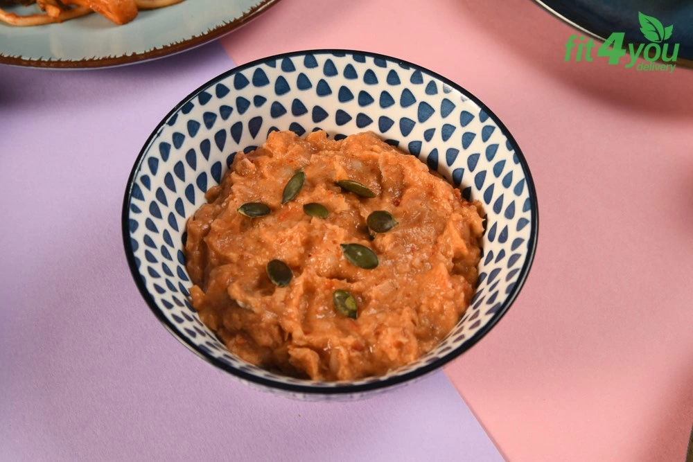 Crema de fasole cu ardei copti, seminte de dovleac si crackers integral