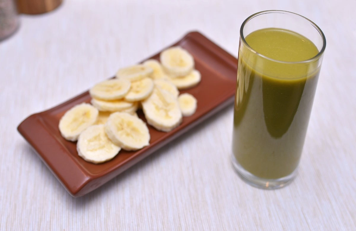 Smoothie cu banana, baby spanac si seminte de in