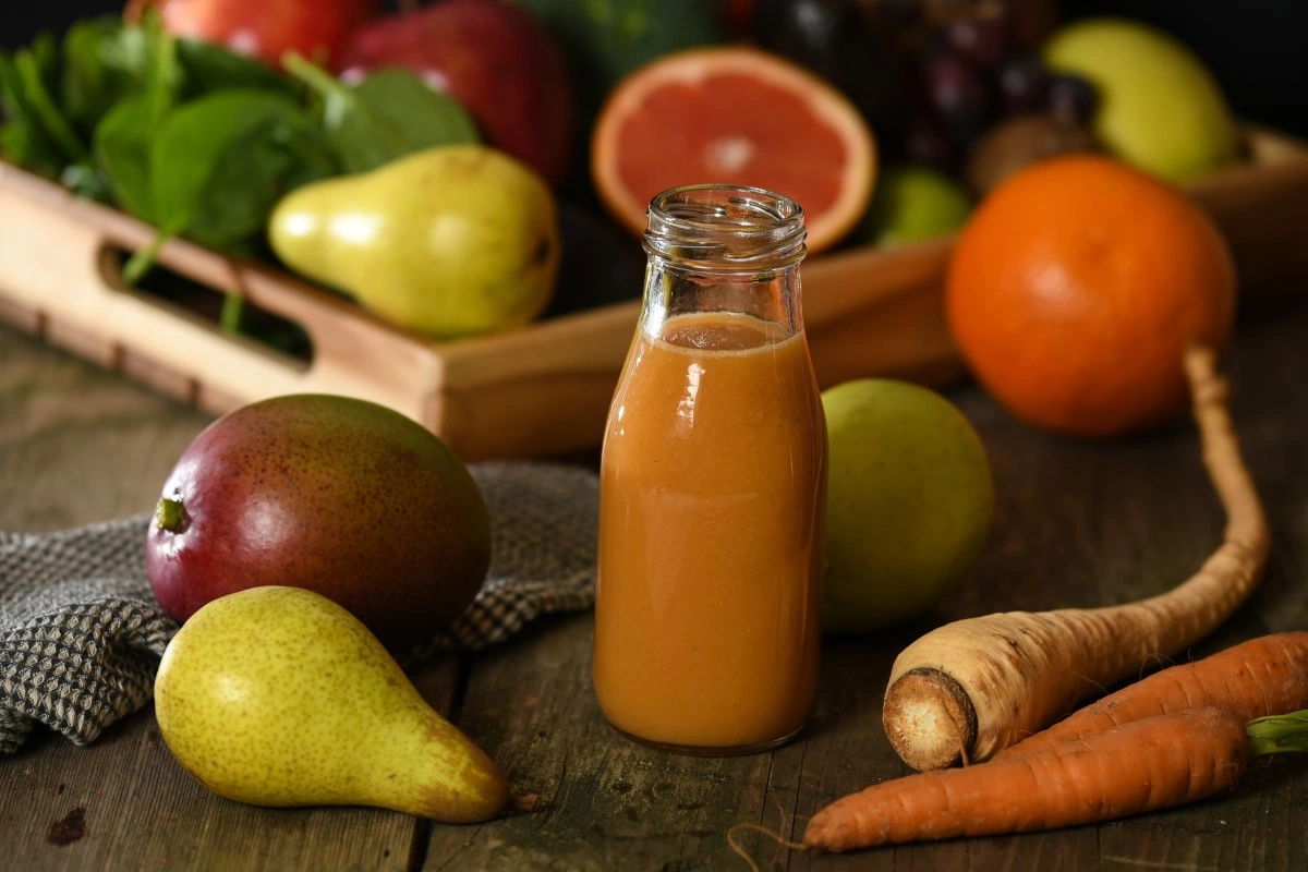 Suc cu legume, mango si pere